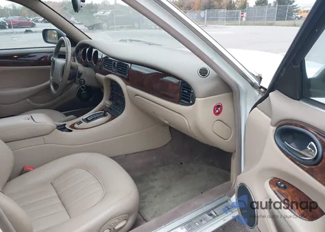 1998 Jaguar Xj8 z USA, uszkodzony, nr VIN SAJHX1241WC821895